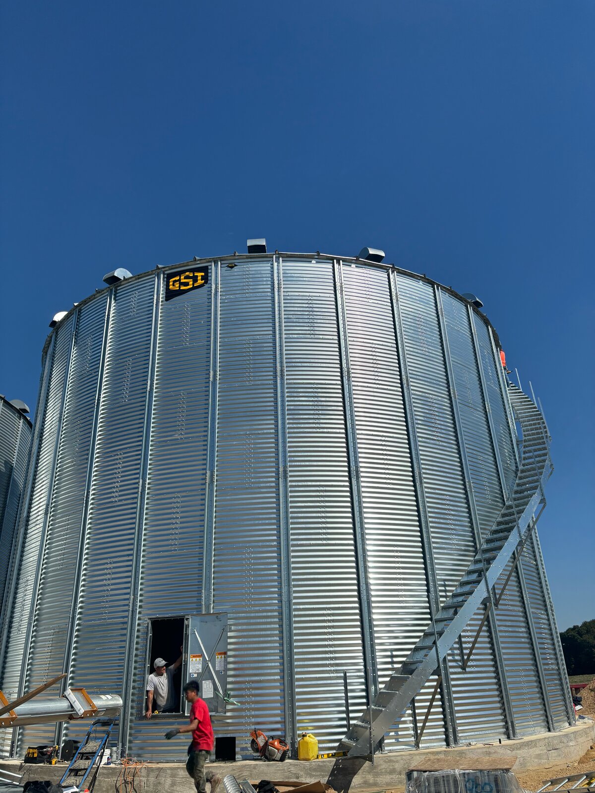 Galvanized GSI grain bin construction